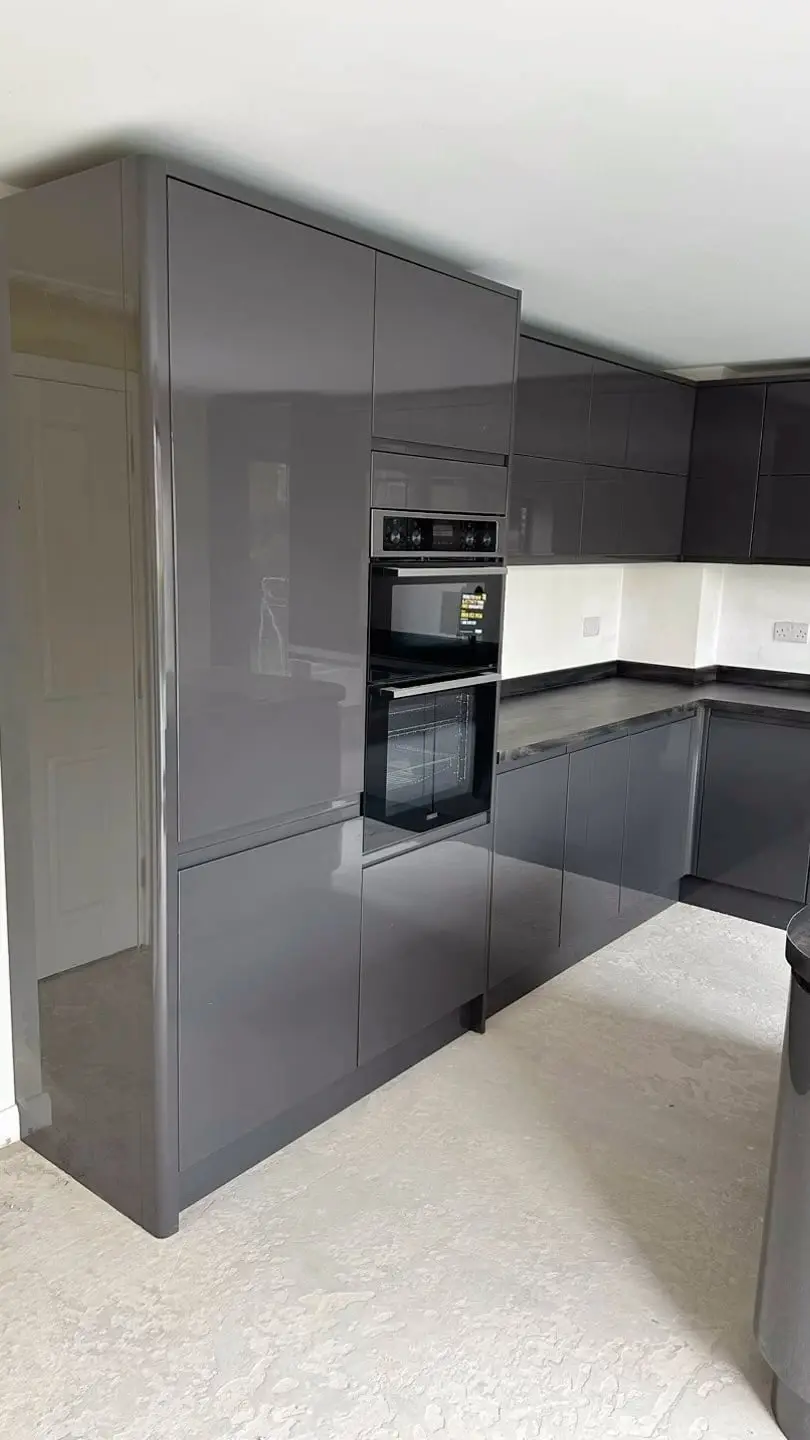 Graphite gloss tall units with built-in double oven