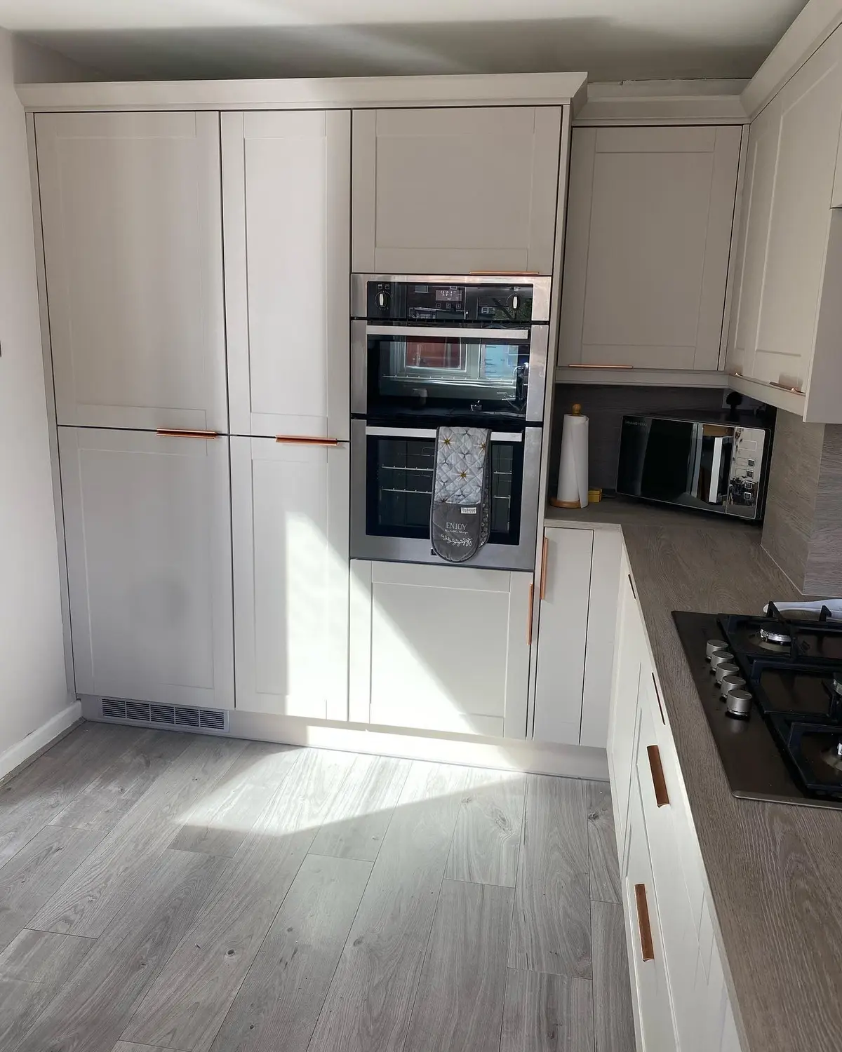 Light shaker tall units with built-in double oven