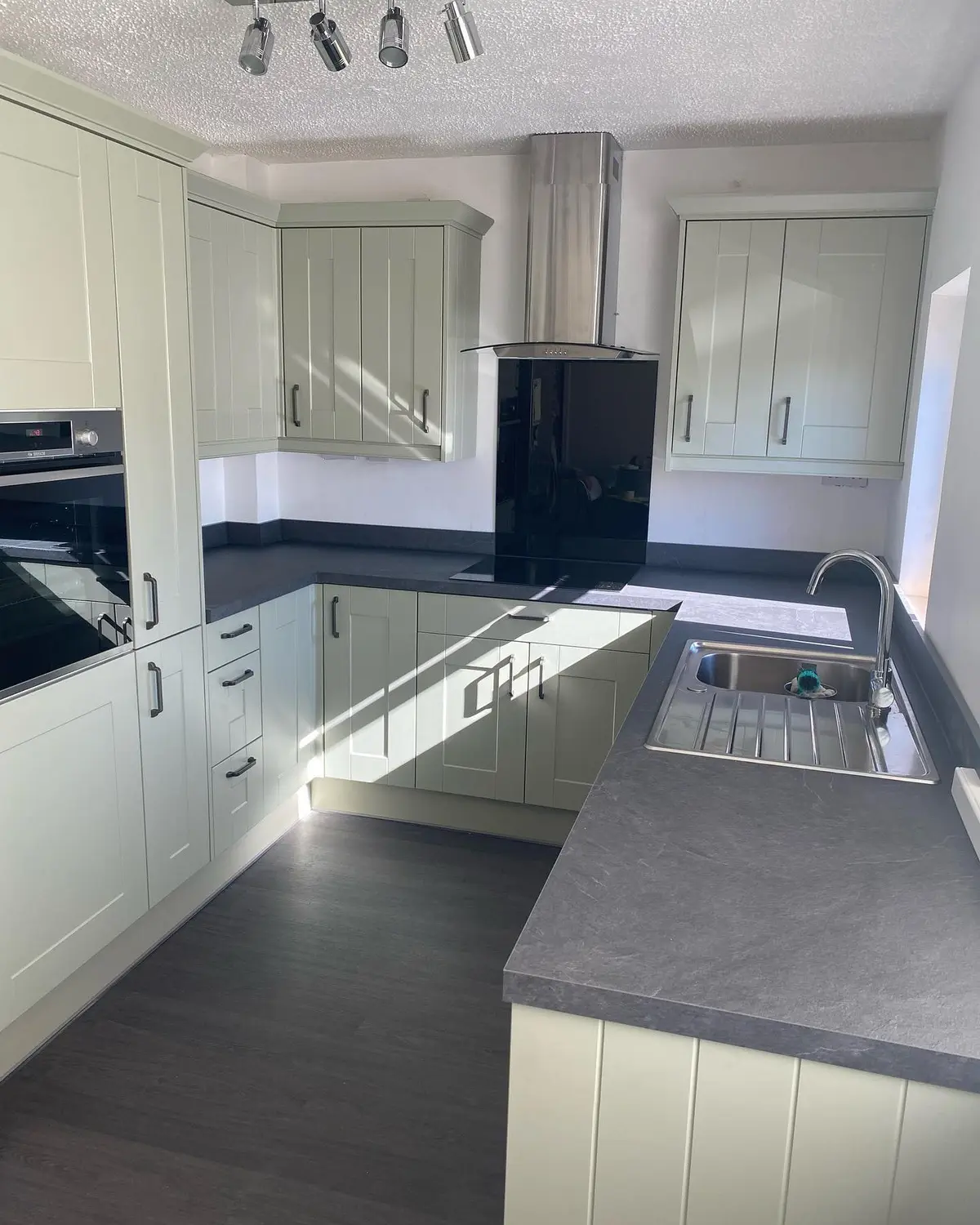 Sage shaker kitchen with grey worktop and stainless sink