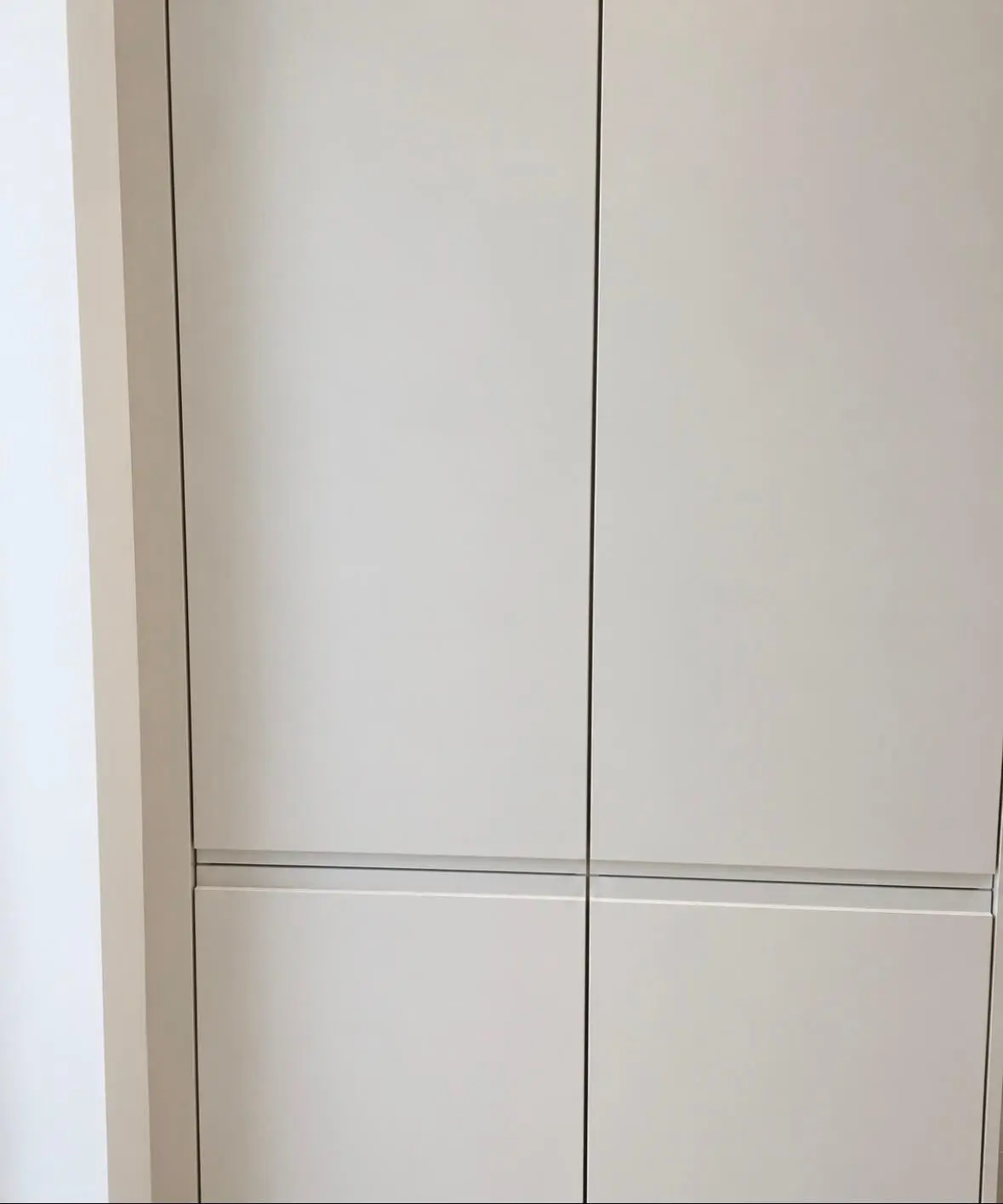 White handleless tall unit doors, close up
